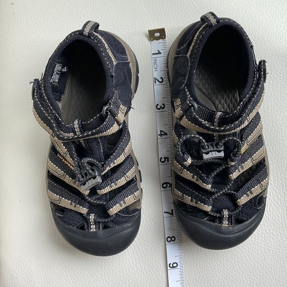 Sz13/big kid Sz1 Keen black and gold sandals in EUC - Picture 9 of 10